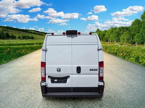 Used 2025 RAM ProMaster 2500 w/ Convenience Group FWD image 3