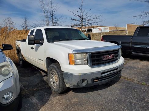 Used 2011 GMC Sierra 1500 SLE image 2