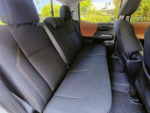 Used 2018 Toyota Tacoma SR5 w/ SR5 Appearance Package (SM) RWD image 59
