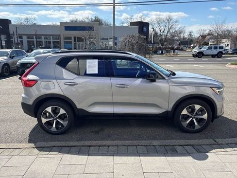Used 2025 Volvo XC40 B5 Plus AWD/4WD image 6