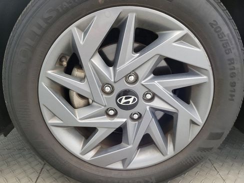 Used 2024 Hyundai Elantra SEL FWD image 31