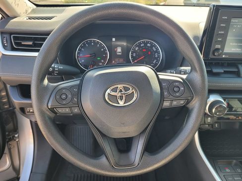 Used 2022 Toyota RAV4 XLE w/ Convenience Package FWD image 21