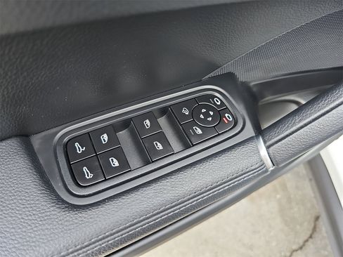 Used 2022 Porsche Cayenne Platinum Edition image 29