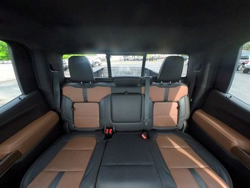 Used 2019 Chevrolet Silverado 1500 High Country w/ Technology Package AWD/4WD image 34