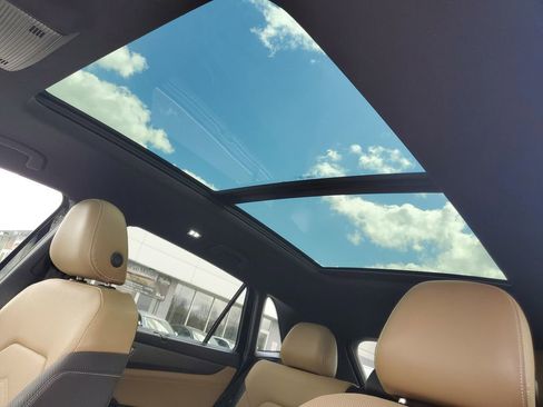 Used 2025 Volkswagen Atlas Cross Sport SE image 24