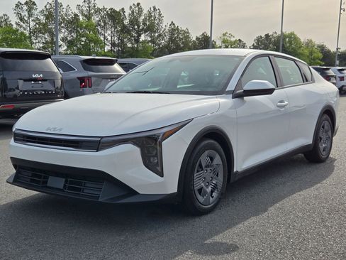 New 2026 Kia K4 LX image 3