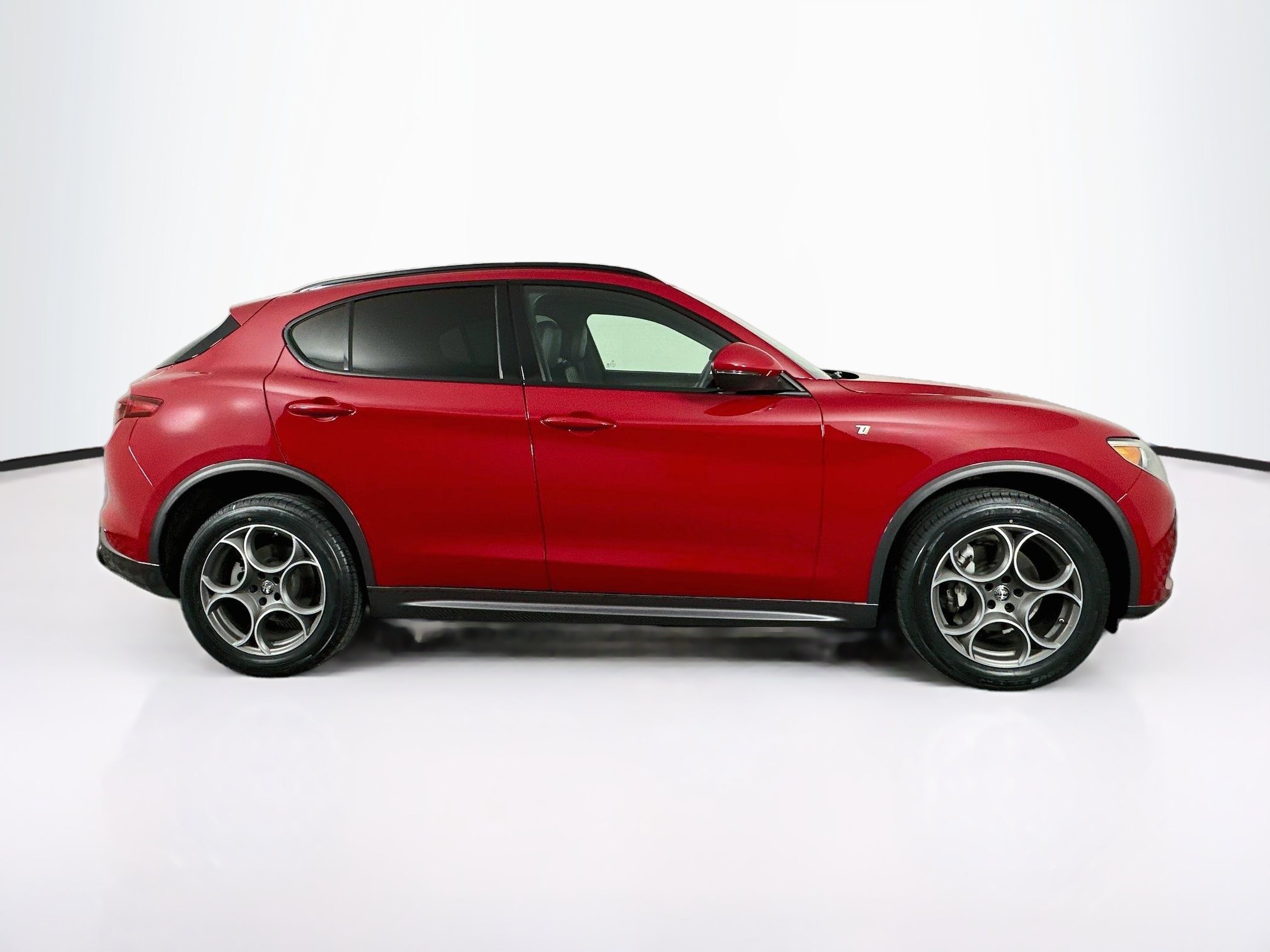 Used 2023 Alfa Romeo Stelvio Ti AWD/4WD image 10