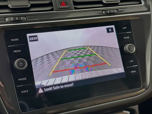 Used 2022 Volkswagen Tiguan SE image 18