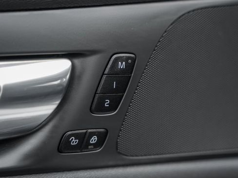 Certified 2022 Volvo S60 B5 Momentum w/ Premium Package image 34