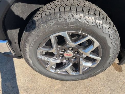 New 2026 GMC Sierra 1500 SLT image 10