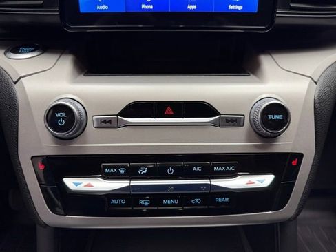 Used 2024 Ford Explorer XLT w/ Class IV Trailer Tow Package image 37