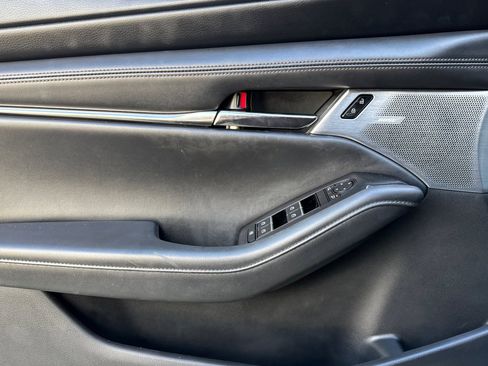 Used 2021 MAZDA MAZDA3 Hatchback w/Premium Plus Pkg image 10