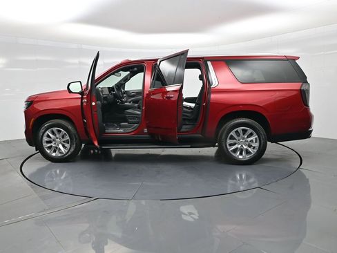 Used 2025 Chevrolet Suburban Premier image 26