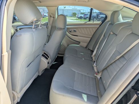 Used 2017 Ford Taurus SE FWD image 13