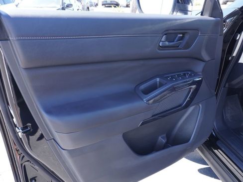 New 2025 Nissan Pathfinder SV image 15