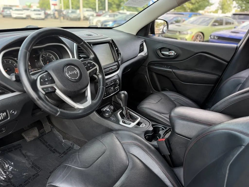 Used 2015 Jeep Cherokee Trailhawk w/ Comfort/Convenience Group AWD/4WD image 10
