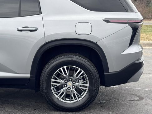 Used 2024 Chevrolet Traverse LT image 39