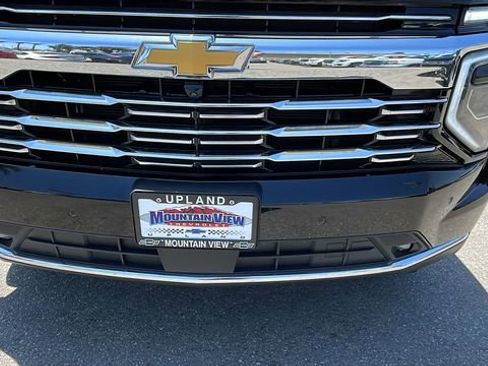 Used 2025 Chevrolet Suburban Premier RWD image 9
