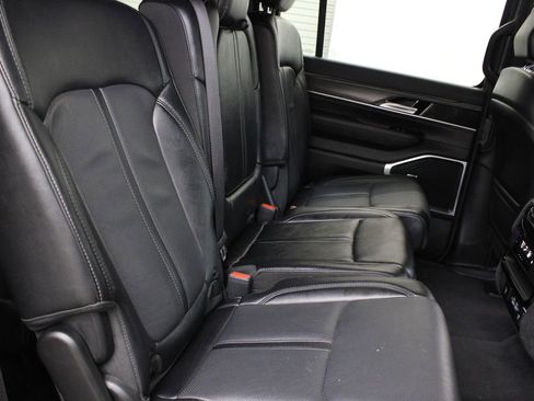 Used 2024 Jeep Wagoneer L Series II RWD image 21