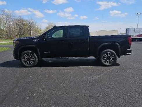New 2026 GMC Sierra 1500 AT4 AWD/4WD image 3