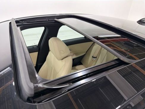 Certified 2022 BMW 330i xDrive Sedan w/ Driving Assistance Package image 27