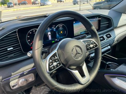Used 2023 Mercedes-Benz GLS 450 4MATIC image 11