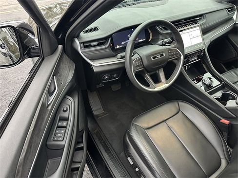 Used 2024 Jeep Grand Cherokee L Limited w/ Luxury Tech Group II image 33