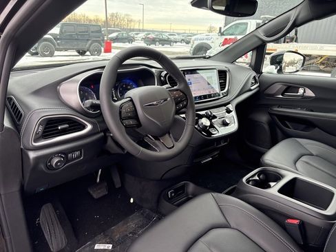 New 2026 Chrysler Pacifica Select w/ S Appearance Package image 19