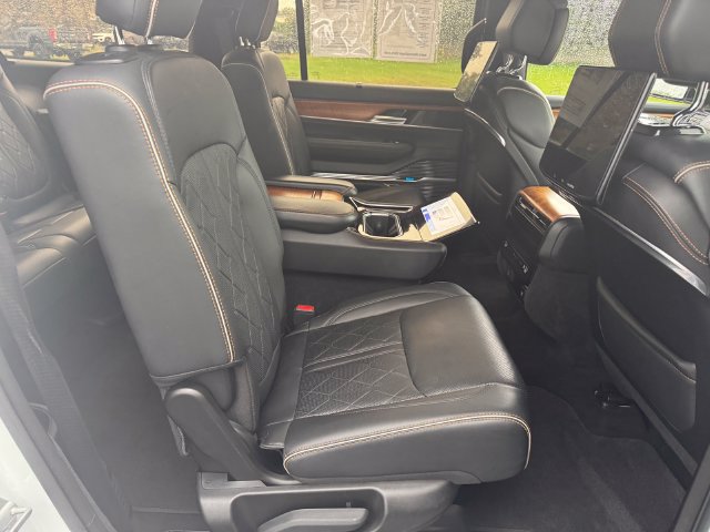 Used 2023 Jeep Grand Wagoneer L Series III w/ Rear Seat Video Group 1 AWD/4WD image 16