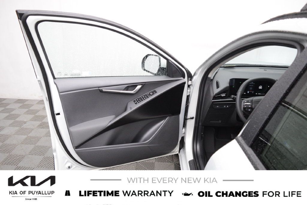 New 2027 Kia Niro LX FWD image 9