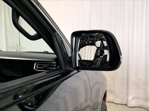 Used 2022 Jeep Wagoneer Series II w/ Premium Group I AWD/4WD image 11