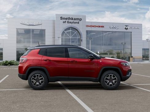 New 2026 Jeep Compass Trailhawk w/ Sun, Sound & Navigation Group AWD/4WD image 21