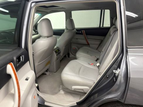 Used 2010 Toyota Highlander Limited FWD image 22