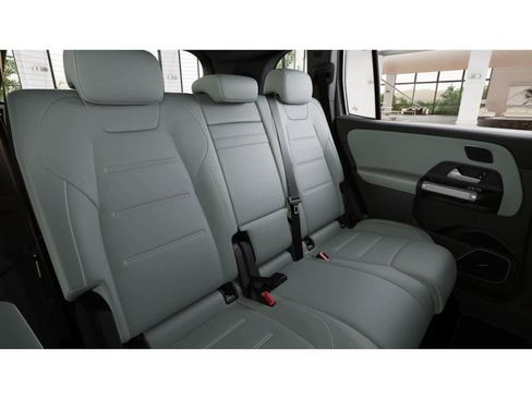 Used 2025 Mercedes-Benz GLB 35 AMG 4MATIC image 5