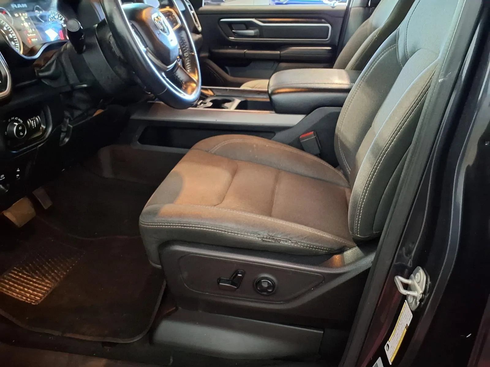 Used 2019 RAM 1500 Big Horn AWD/4WD image 18