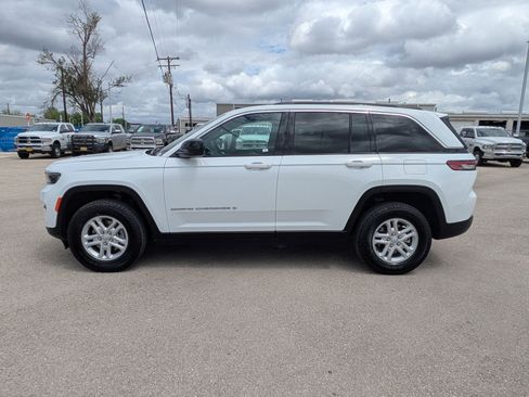 Certified 2024 Jeep Grand Cherokee Laredo RWD image 6