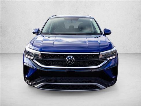 Used 2022 Volkswagen Taos SE image 2