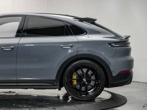 Used 2024 Porsche Cayenne Turbo GT AWD/4WD image 9