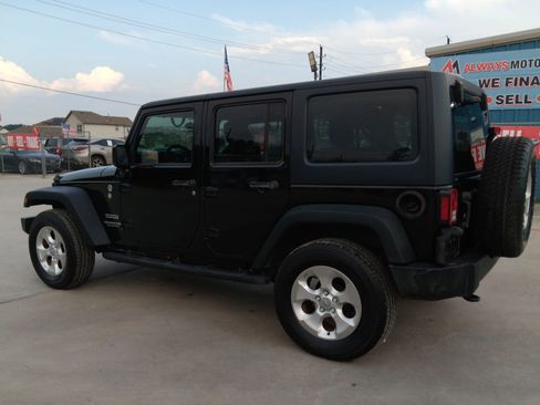 Used 2015 Jeep Wrangler Unlimited Sport w/ Connectivity Group AWD/4WD image 10
