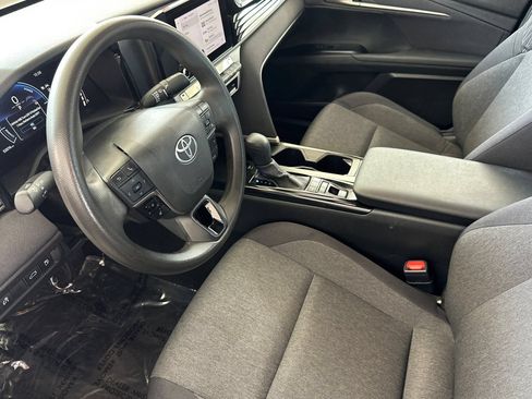 Used 2025 Toyota Camry LE FWD image 8
