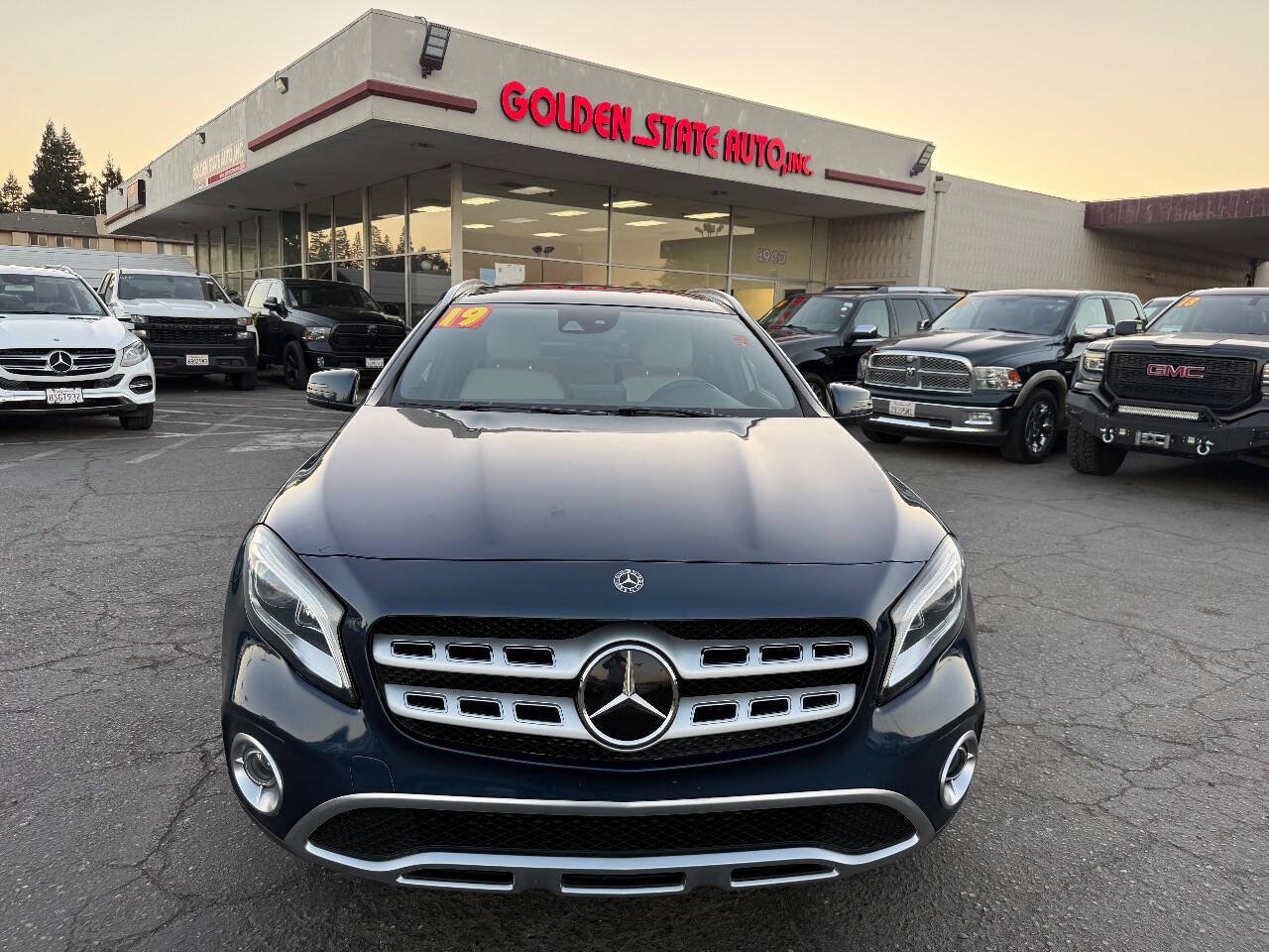 Used 2019 Mercedes-Benz GLA 250 4MATIC image 2
