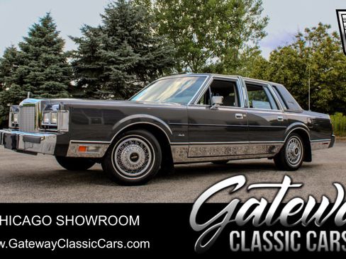 Used 1986 Lincoln Town Car image 1