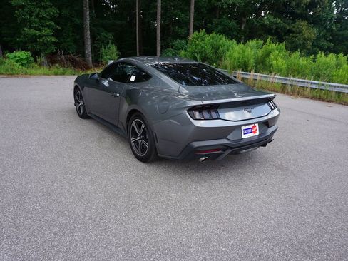 Used 2025 Ford Mustang Coupe RWD image 17