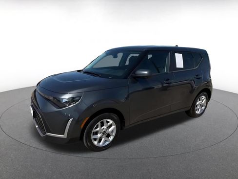 Used 2025 Kia Soul LX w/ LX Technology Package FWD image 8