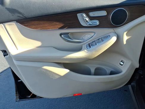 Used 2022 Mercedes-Benz GLC 300 4MATIC image 24