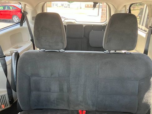 Used 2017 Dodge Grand Caravan SE w/ Power Window Group FWD image 16