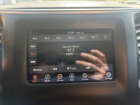 Used 2019 Jeep Cherokee Latitude Plus w/ Cold Weather Group AWD/4WD image 22