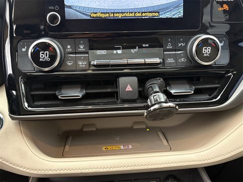 Used 2023 Toyota Highlander XSE image 20