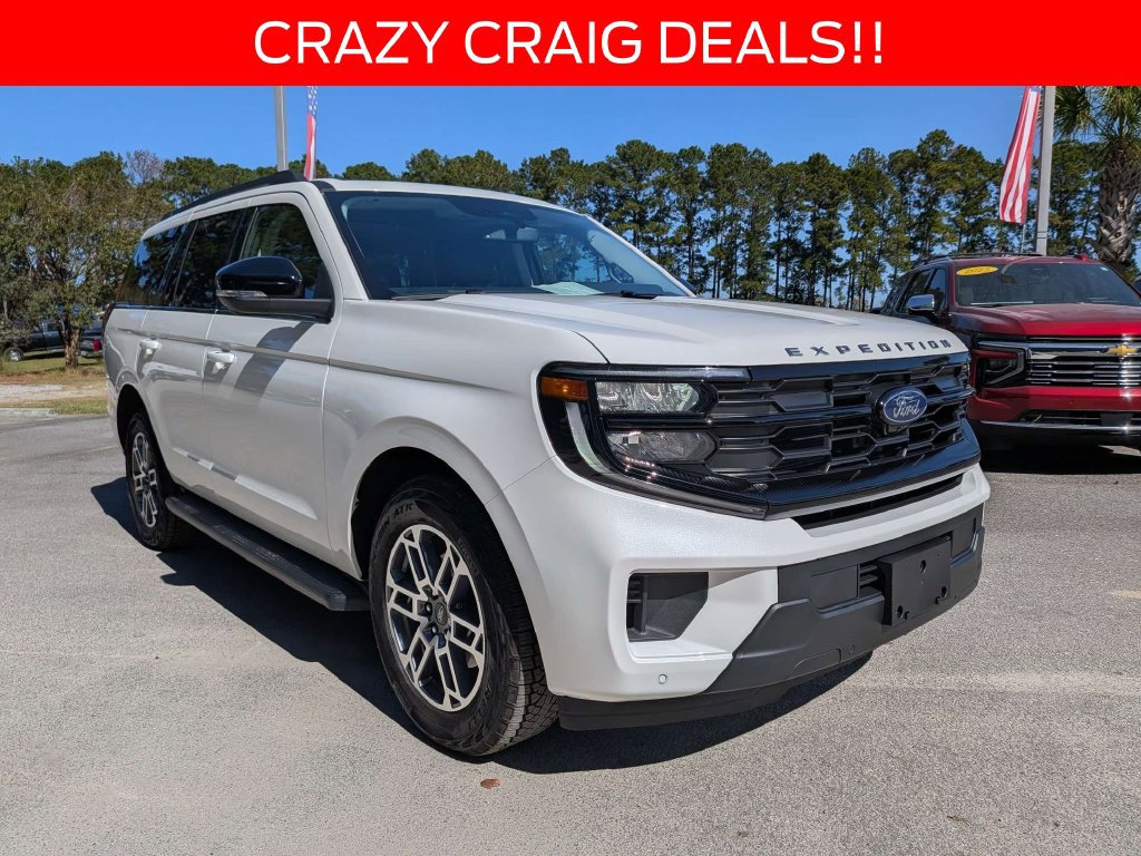 Used 2025 Ford Expedition Active AWD/4WD image 2