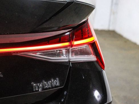 Used 2023 Hyundai Elantra Limited FWD image 11